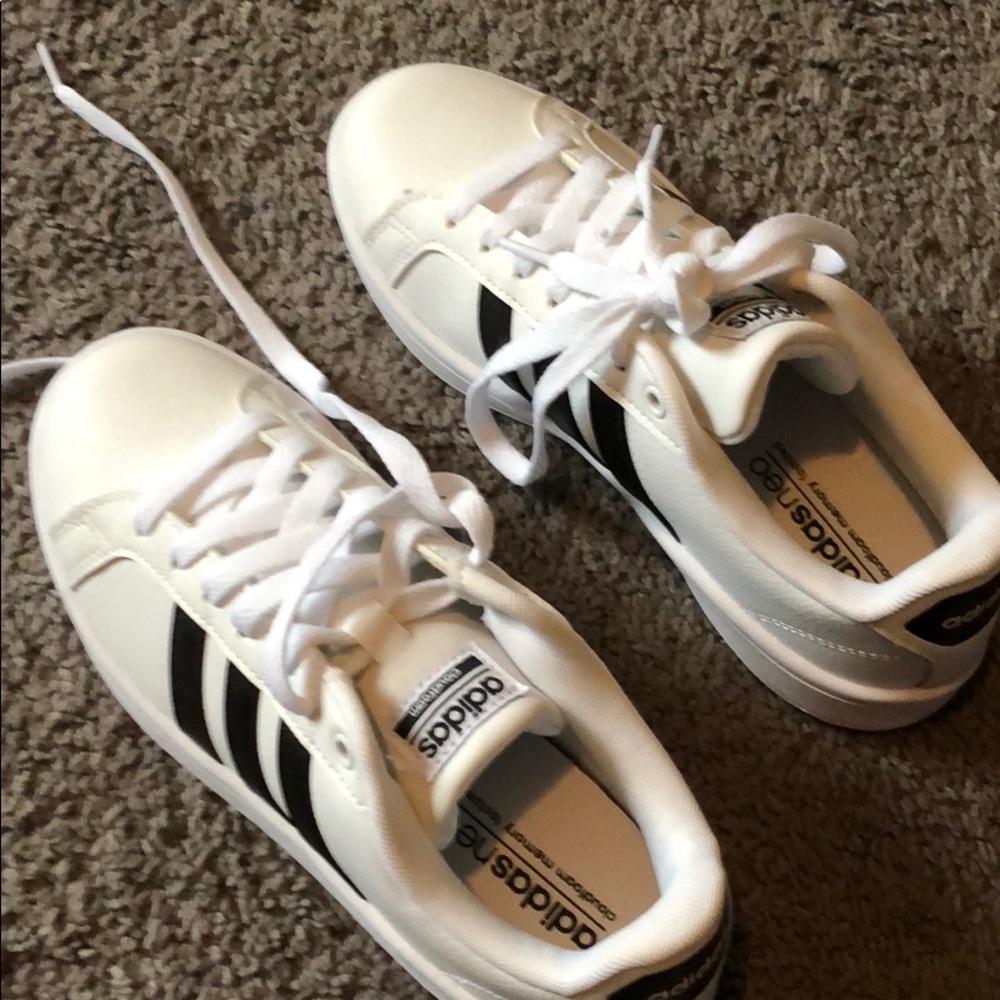 Adidas tennis shoes nwot